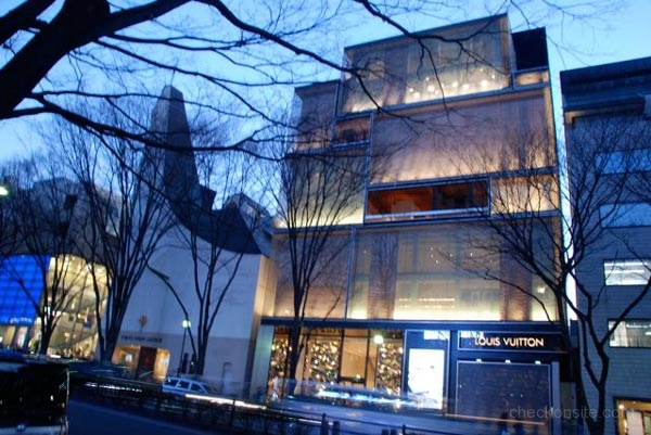 Louis Vuitton Store Front, Omotesando, Tokyo, Japan Editorial Image - Image  of designer, commercial: 189066330