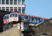 noid-800px-1983_tube_stock_on_Great_Eastern_Street_01